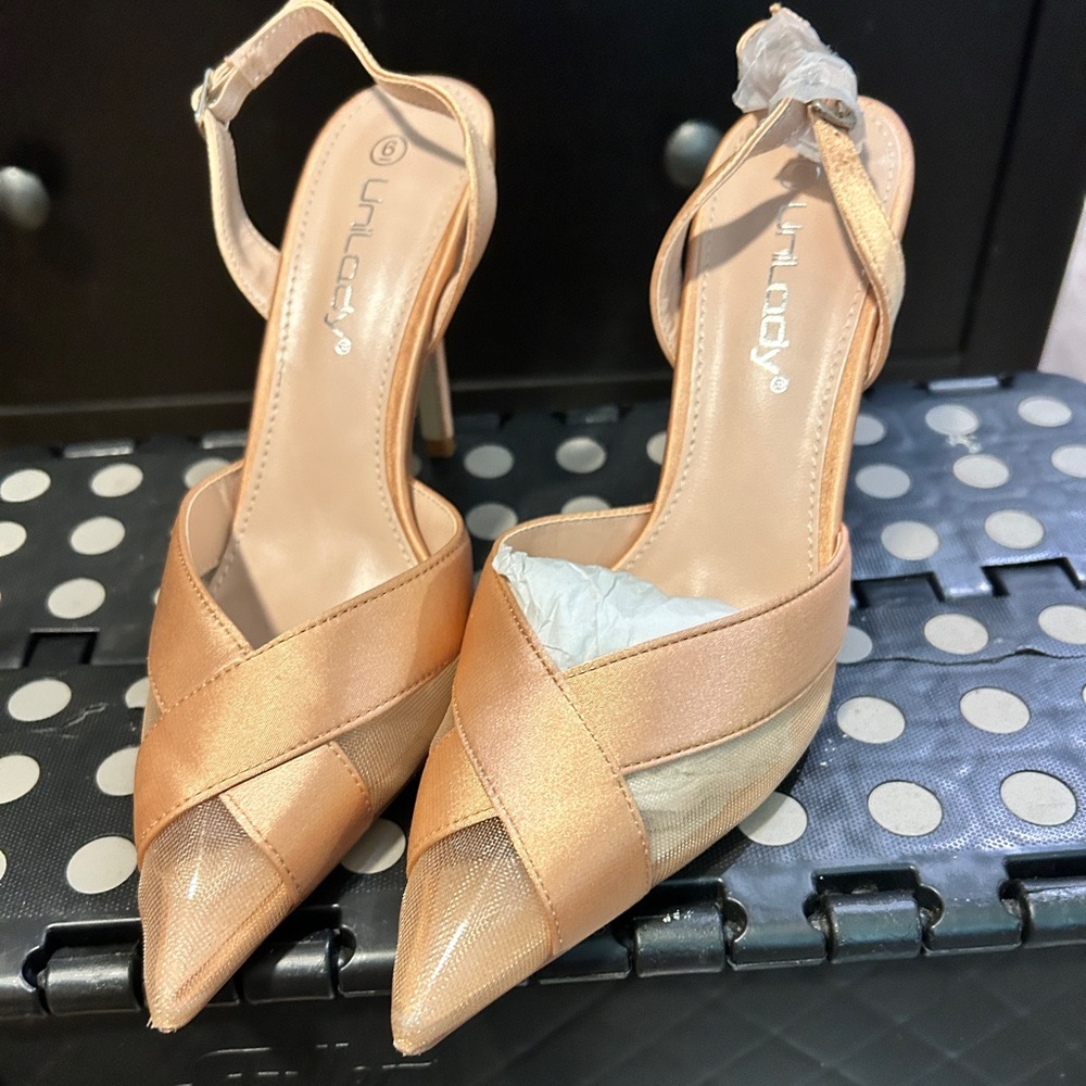 Satin Pointed Pumps